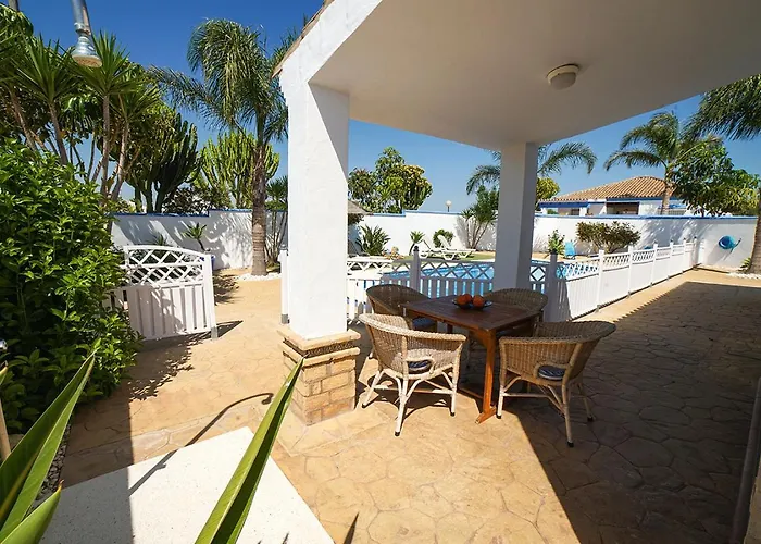 Bananera Con Piscina Privada En Feriehus